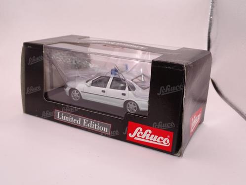 1/43 police secours opel vectra schuco politie urgences sos, Hobby en Vrije tijd, Modelauto's | 1:43, Nieuw, Auto, Schuco, Ophalen