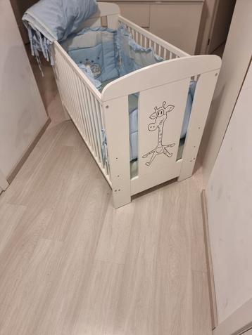 Babybed als nieuw met matras en deken... beschikbaar voor biedingen