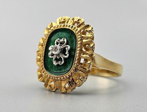 Gouden ring met emaille en diamant. 2024/220., Antiek en Kunst, Antiek | Zilver en Goud, Goud, Ophalen of Verzenden