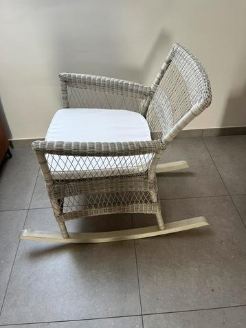 Hele mooie dikke rotan schommelstoel P&R design  beschikbaar voor biedingen