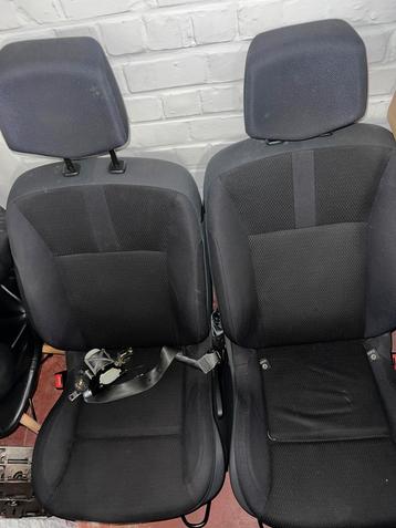RENAULT CLIO 3 SCHONE ZWARTE BINNENSTOELEN beschikbaar voor biedingen