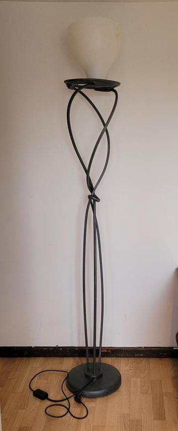 Massieve spiraalvormige smeedijzeren lamp jaar '70 170 cm beschikbaar voor biedingen