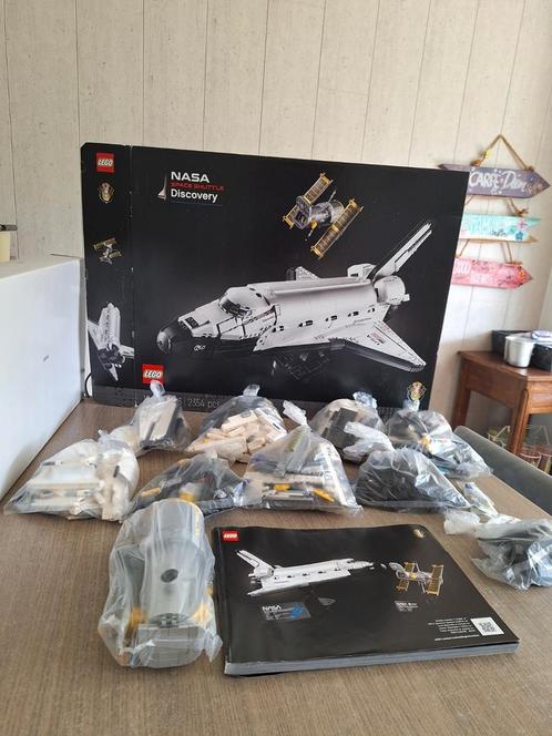 LEGO NASA Space Shuttle Discovery (10283)  Complete with Box, Kinderen en Baby's, Speelgoed | Duplo en Lego, Zo goed als nieuw