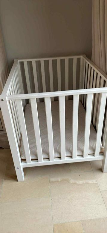 Baby park met matras beschikbaar voor biedingen