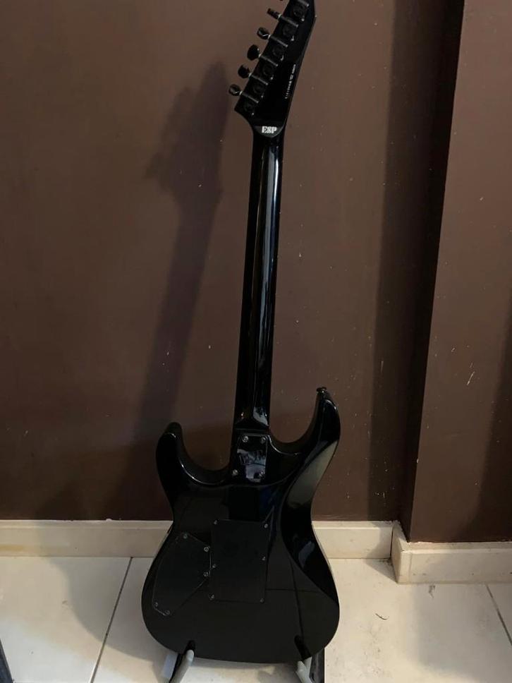 GITAAR  ESP LTD + Versterker + effectenpedaal, Muziek en Instrumenten, Snaarinstrumenten | Gitaren | Elektrisch, Zo goed als nieuw