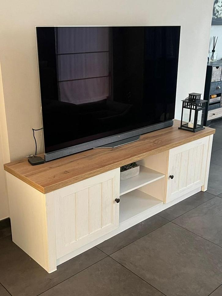 Witte landelijke tv-kast met houtlook accent, Huis en Inrichting, Kasten |Televisiemeubels, Gebruikt, Ophalen