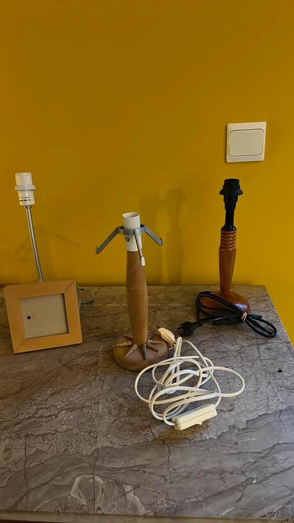 Pied de lampe de chevet divers avec interrupteur, Maison & Meubles, Lampes | Lampes de table, Comme neuf, Bois, Enlèvement ou Envoi