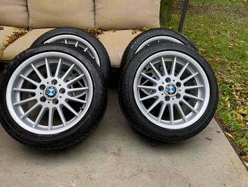 Set originele BMW style 32 17” velgen met goede winterbanden disponible aux enchères