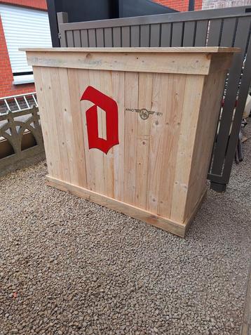 Leuke toog voor uw eigen feestjes. beschikbaar voor biedingen