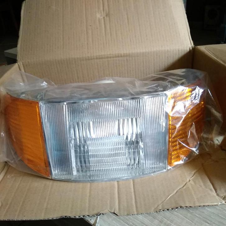 Phare Avant + clignoteurs scooter PIAGGIO Sfera 50 - F243, Vélos & Vélomoteurs, Pièces de cyclomoteur | Scooters, Neuf, Piaggio