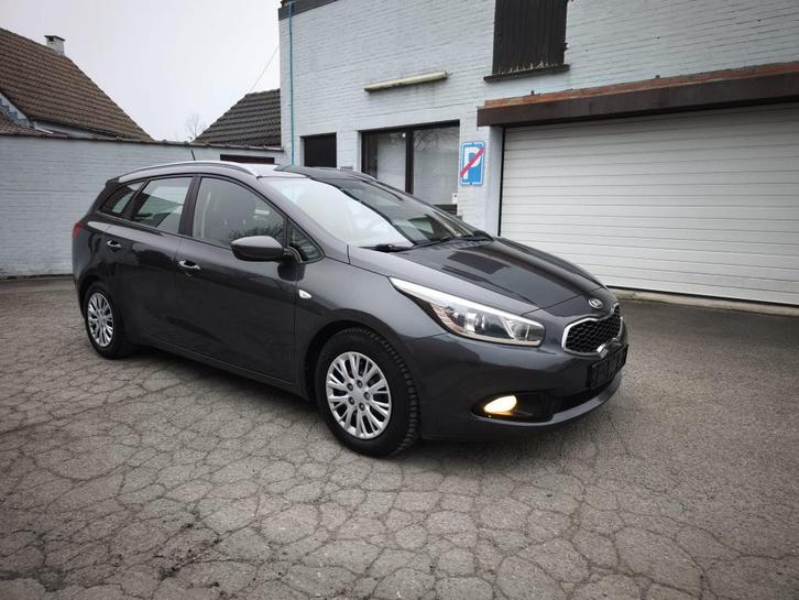 KIA L'A FAIT. ANNÉE 2013. 5 EUROS., Autos, Kia, Entreprise, (Pro) Cee d, ABS, Airbags, Air conditionné, Ordinateur de bord, Verrouillage central