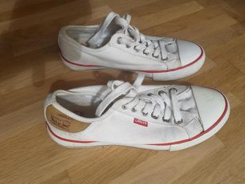 Maat 40 - Levi's Strauss - witte sneakers beschikbaar voor biedingen