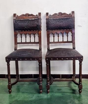 2 chaises anciennes