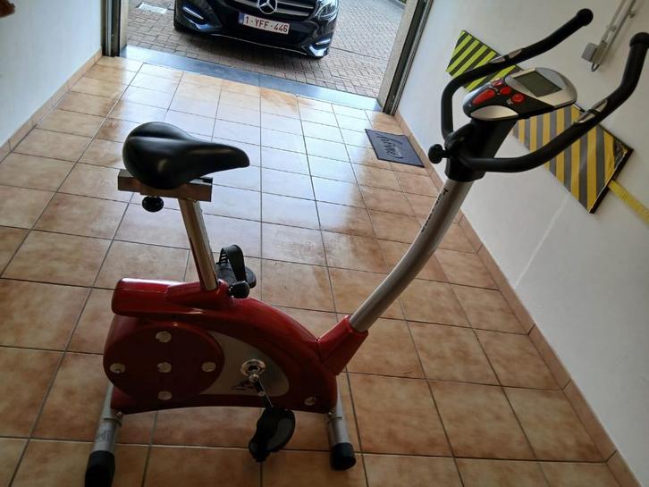Home Trainer - Magnetic Bike, Sport en Fitness, Fitnessapparatuur, Zo goed als nieuw, Hometrainer, Armen, Benen, Borst, Buik, Rug