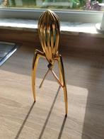 Juicy salif gold, Ophalen