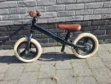 Loopfiets met rem en volle banden beschikbaar voor biedingen
