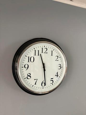 Klok beschikbaar voor biedingen