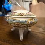 Petite boîte à bonbons ancienne en porcelaine Victoria, Enlèvement