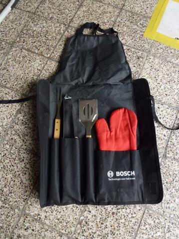 accessoires  BBCUE  + tablier de propreté beschikbaar voor biedingen