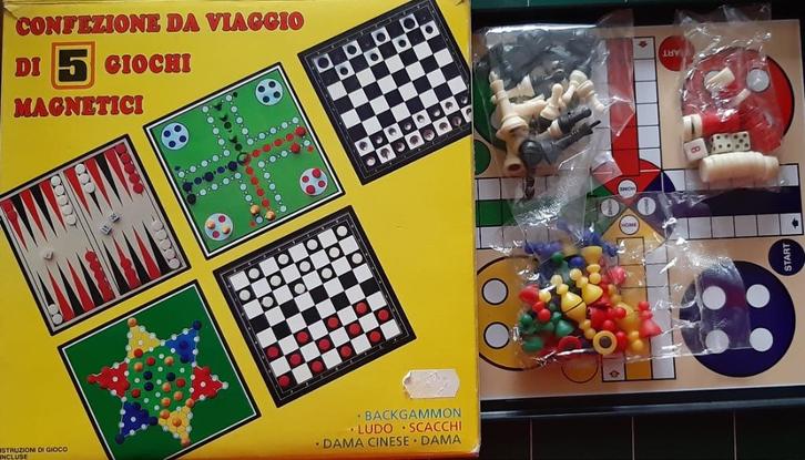 Set van 4 dozen met 8 reisspellen, Hobby en Vrije tijd, Gezelschapsspellen | Kaartspellen, Zo goed als nieuw, Ophalen of Verzenden