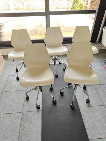 5 design bureau stoelen Vico magistretti  beschikbaar voor biedingen