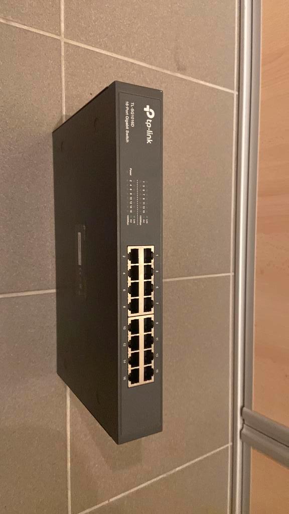 TP-Link 16 poorts gigabit switch, Computers en Software, Netwerk switches, Zo goed als nieuw, Ophalen
