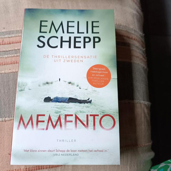 Emelie Schepp - Memento, Boeken, Thrillers, Zo goed als nieuw, Ophalen of Verzenden