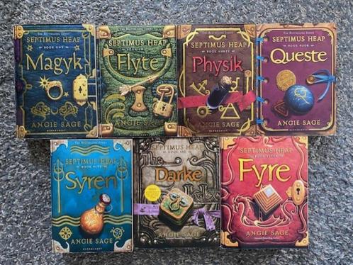 ANGIE SAGE SEPTIMUS HEAP DE COMPLETE SERIE IN GOEDE STAAT,EN, Boeken, Fantasy, Verzenden