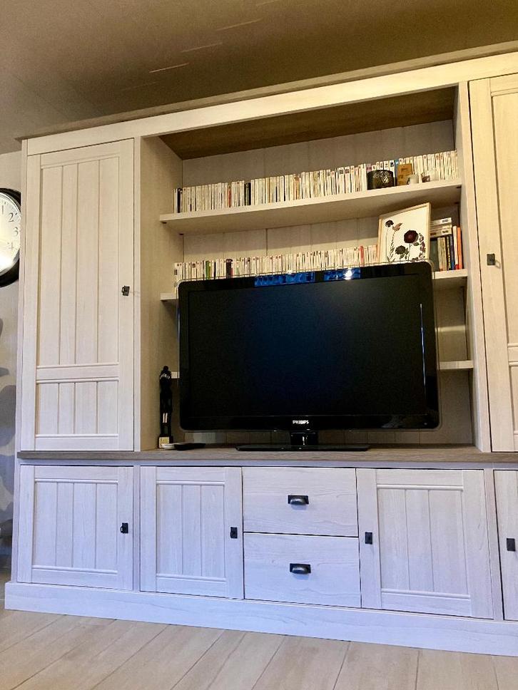 Mooie, ruime wandkast / TV-meubel in goede staat, Huis en Inrichting, Kasten |Televisiemeubels, Gebruikt, 200 cm of meer, 200 cm of meer