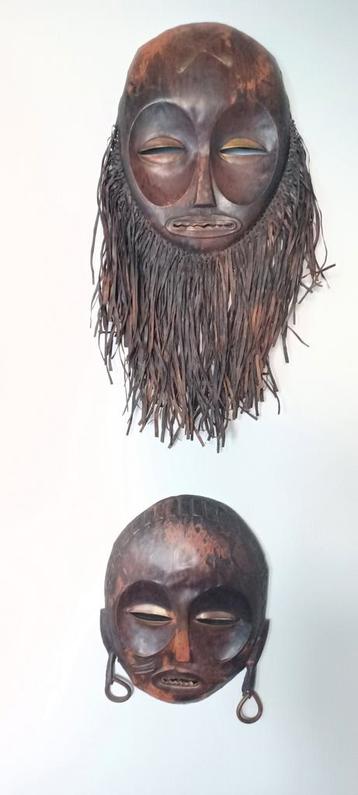 Masques (couple) en cuivre frappé du Congo, Enlèvement ou Envoi, Cuivre