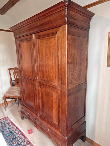Antieke Luikse kast 1870 beschikbaar voor biedingen