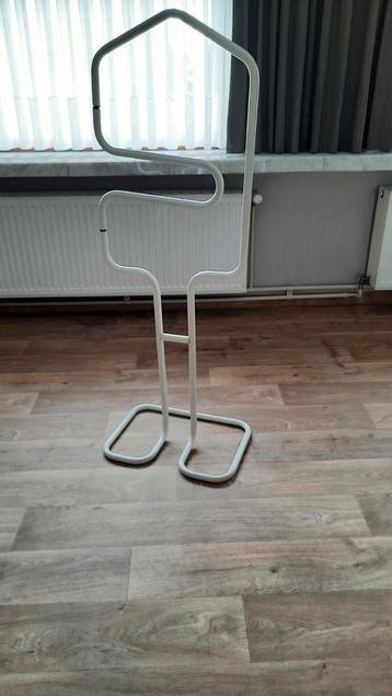KLEDINGREK STAANDER, Ophalen, Zo goed als nieuw