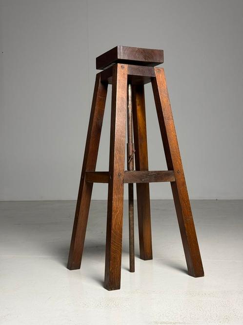 Standaard beeld sculptuur standaard eiken vintage, Muziek en Instrumenten, Standaarden, Ophalen