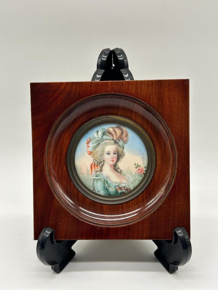 Gesigneerde miniatuur geschilderd op ivoor Marie-Antoinette, Antiek en Kunst, Kunst | Schilderijen | Klassiek, Ophalen of Verzenden
