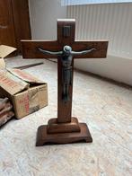 Antiek houten kruis, Ophalen