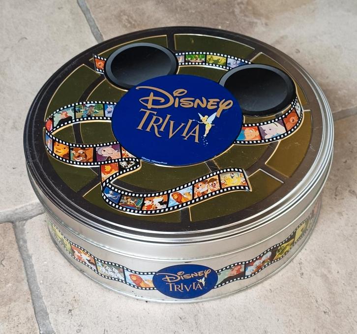 Disney trivial pursuit in blik gezelschapsspel, Hobby en Vrije tijd, Gezelschapsspellen | Bordspellen, Zo goed als nieuw, Drie of vier spelers