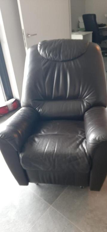 Relax zetel bruin leder beschikbaar voor biedingen