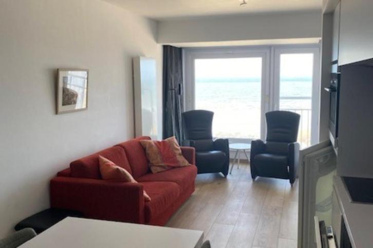 Prachtig gerenoveerd appartement zeedijk Middelkerke, Vakantie, Vakantiehuizen | België, Appartement, Aan zee, 2 slaapkamers, Eigenaar