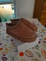 beige slipper in ugg-stijl, Kleding | Dames, Schoenen, Ophalen of Verzenden, Zo goed als nieuw, Beige, Pantoffels of Sloffen