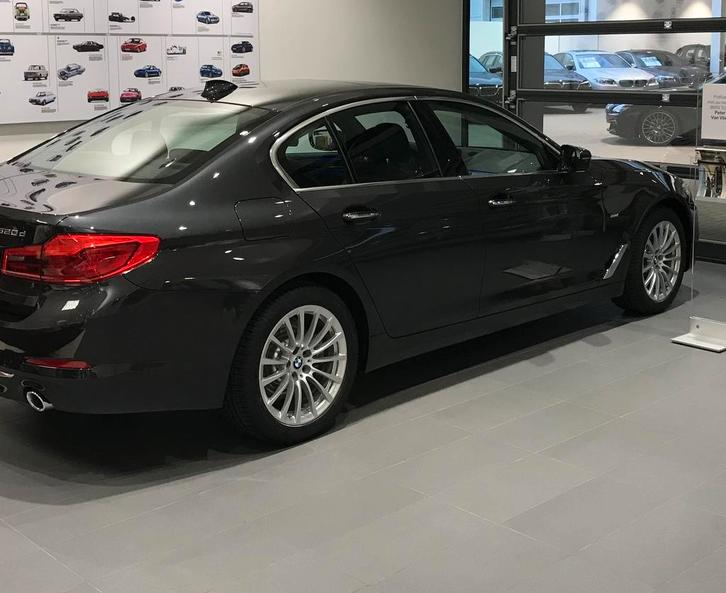 complete set winterbanden BMW G30 en andere BMW modellen, Auto-onderdelen, Banden en Velgen, Banden en Velgen, Winterbanden, 18 inch