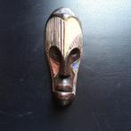 Authentiek Afrikaans maskertje. Hoogte :19 cm., Antiek en Kunst, Ophalen of Verzenden