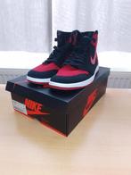 Air Jordan 1 Retro High Flyknit Bred, Sneakers, Ophalen of Verzenden, Zo goed als nieuw, Zwart