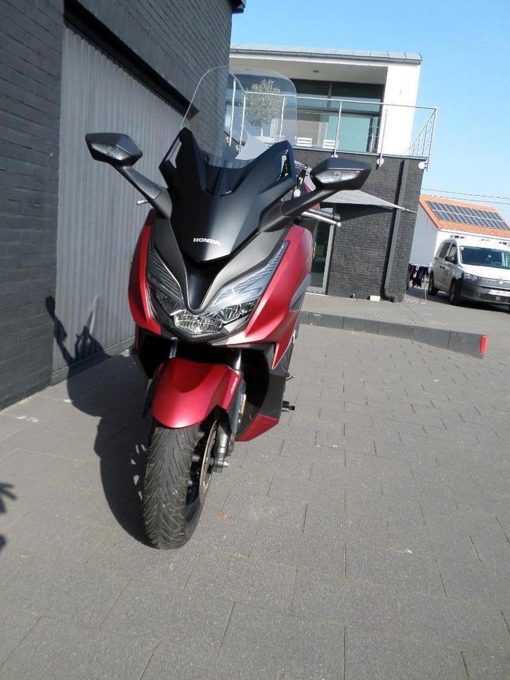 Honda Forza 125 in NIEUW staat 9400 km '08-'22, Motoren, Motoren | Honda, Particulier, Scooter, 11 kW of minder, 1 cilinder, Minimaal motorrijbewijs A1