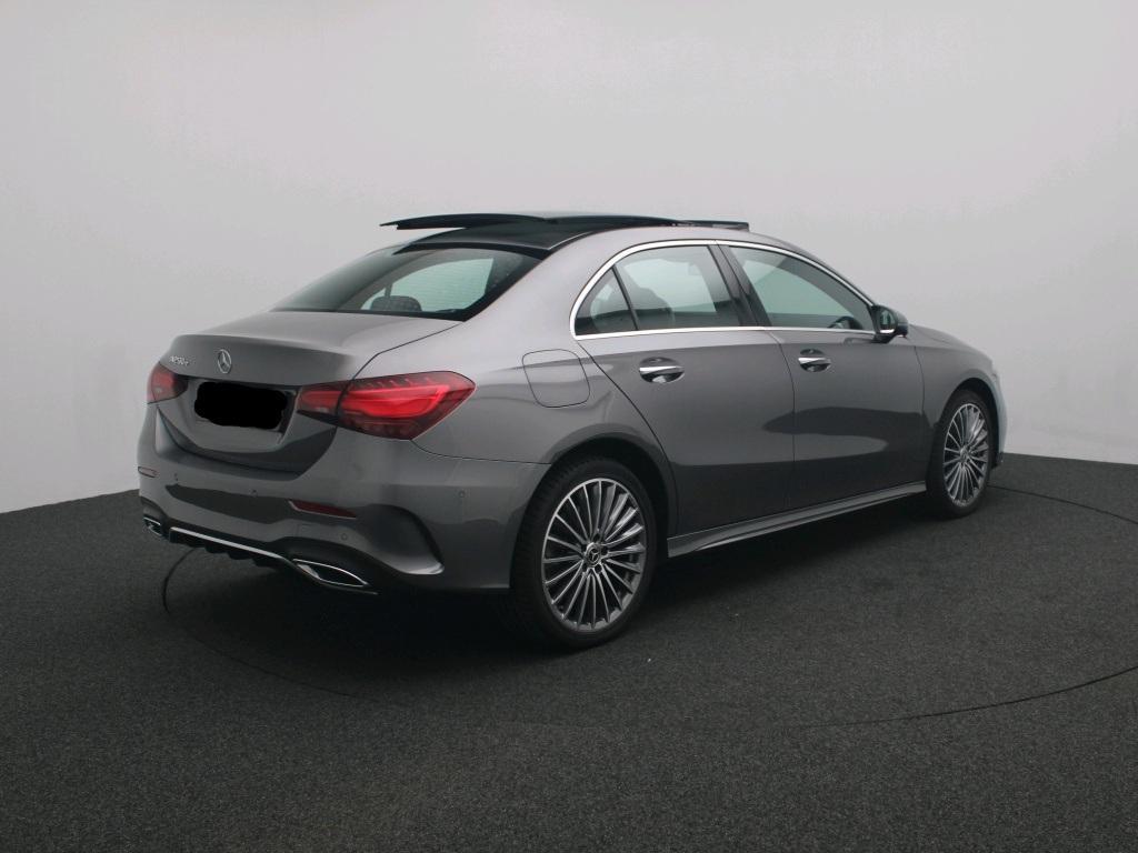 Mercedes-Benz A-klasse 250 e STAR EDITION + AMG LINE + PANO, 4 deurs, Stof, Gebruikt, Zwart