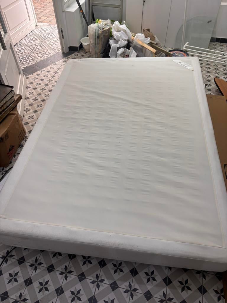 Lit deux place 1m60 sur 2m ikea, Comme neuf, Enlèvement, Sommier, 200 cm