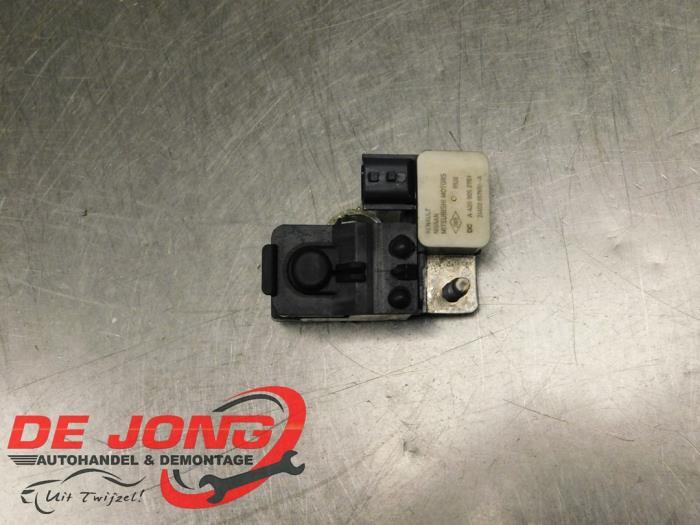 Borne de batterie d'un Mercedes Citan, Autos : Pièces & Accessoires, Batteries & Accessoires, 3 mois de garantie, Utilisé, -, -