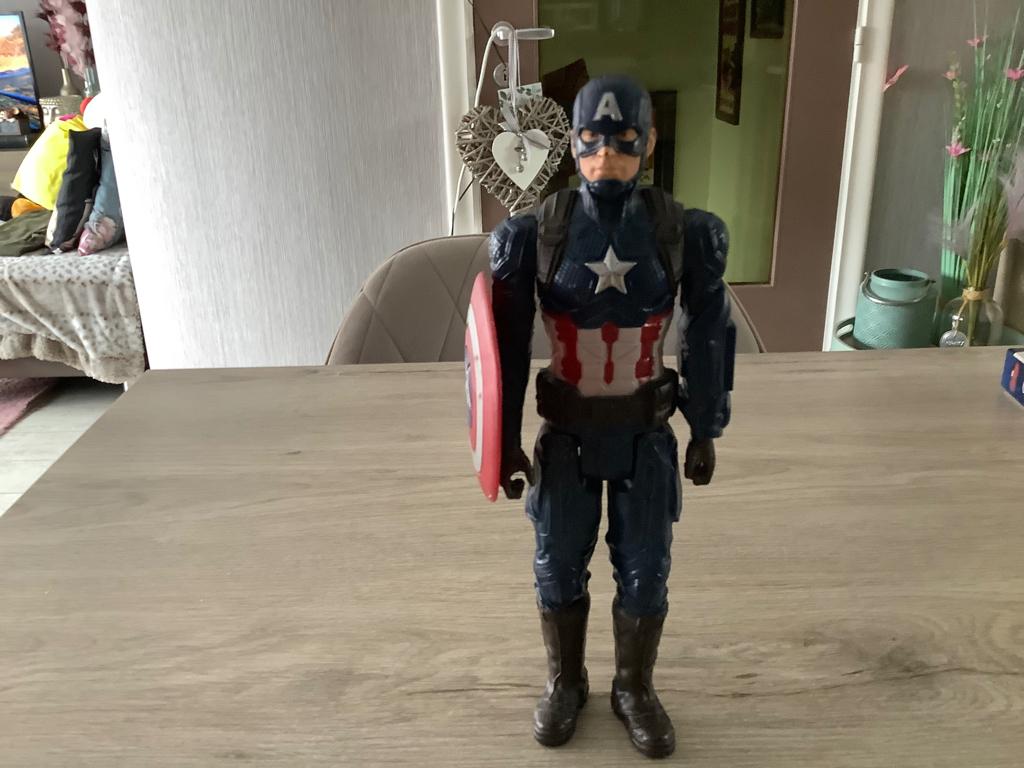 Marvel Captain America character (2016) (29 cm), Ophalen of Verzenden, Zo goed als nieuw
