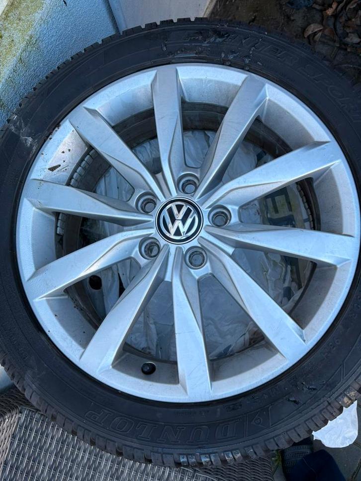 Originele VW lichtmetalen velgen 15 inch Dunlop, Auto diversen, Wieldoppen, Zo goed als nieuw, Ophalen