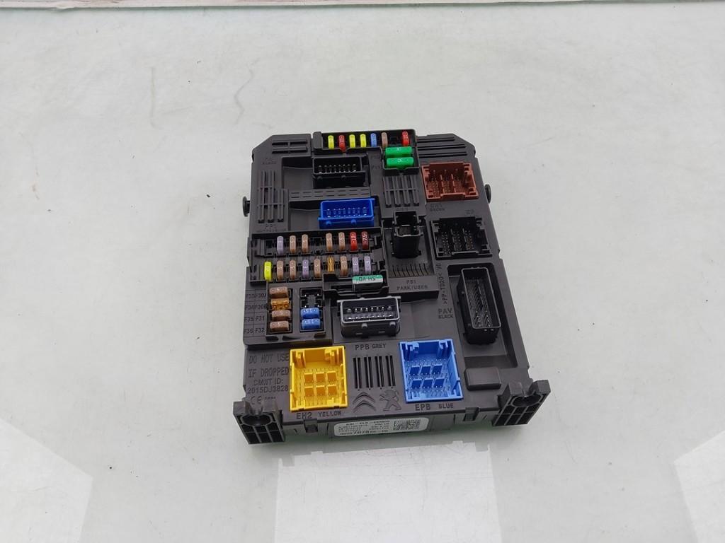 BOITIER FUSIBLES Opel Combo Cargo (01-2018/04-2021), Dhr. J. Ham, Administratie@autoham.nl, Opel, Utilisé