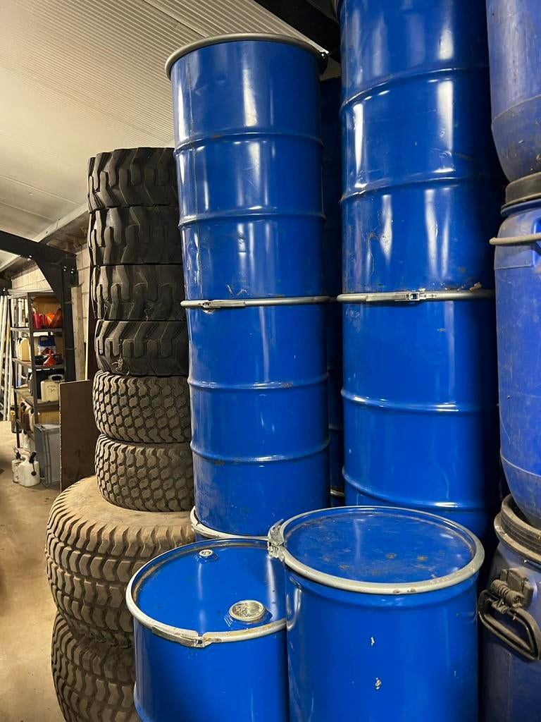 Ijzeren blauwe tonnetjes., Tuin en Terras, Ophalen, Zo goed als nieuw